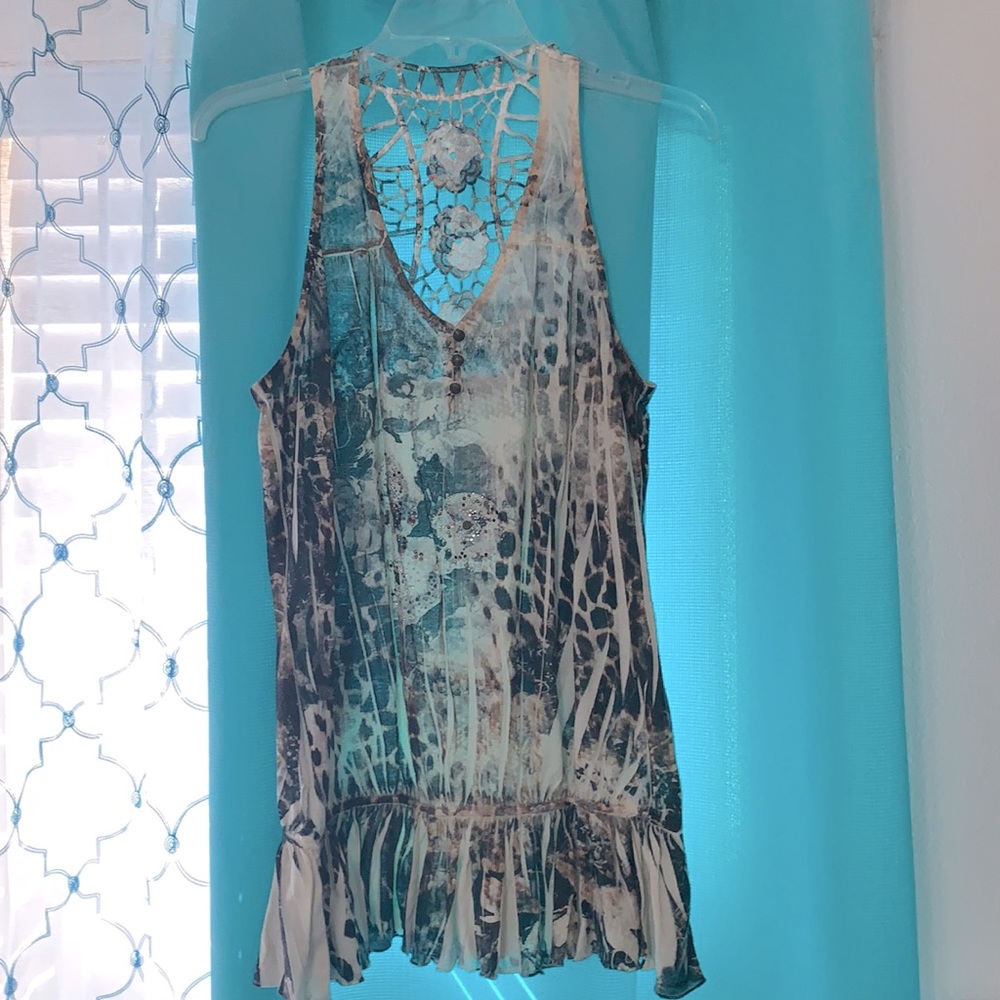 Sleeveless blouse